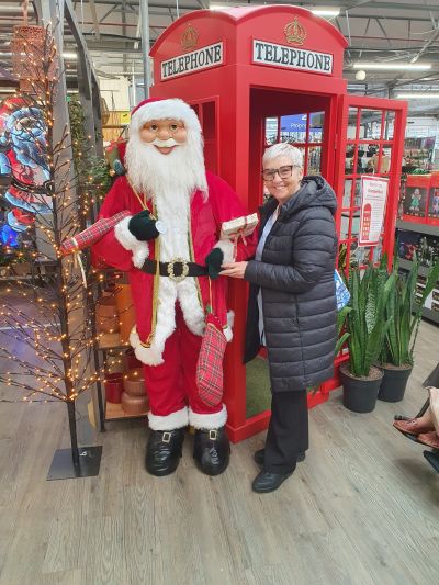 Arkall Manor Residents Delight in Festive Garden Centre Visit