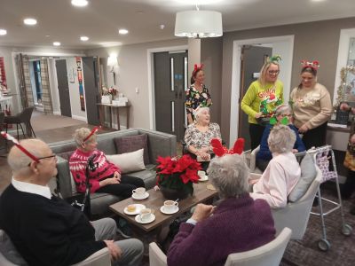 Arkall Manor's Cake Morning Unites Residents and Families