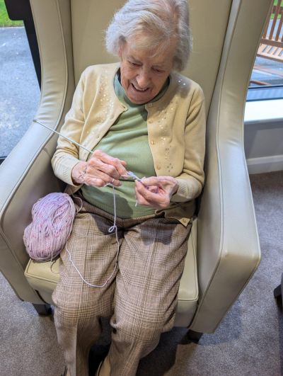 Harbour Manor Residents Knit Christmas Joy and Community Spirit