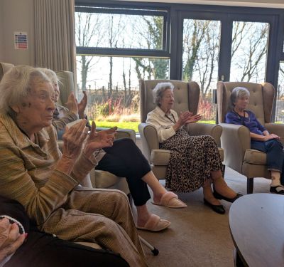 Harbour Manor Celebrates Week of Fitness and Creativity