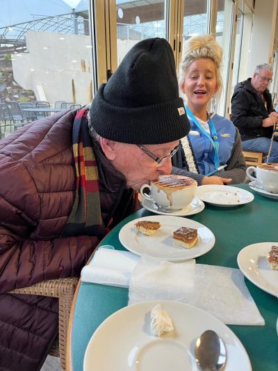Pear Tree House Residents Enjoy Festive Garden Centre Escape